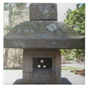 Rustikale verwitterte Steinlaterne Fliese