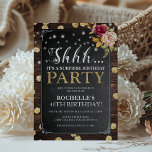 Rustikale Vintag Elegante Überraschung Geburtstags Einladung<br><div class="desc">Mit diesem atemberaubenden Geburtstagsfest mit rustikalem Holzboden,  Vintagem Chalkboard,  Tinkellichtern aus Streichmärchen,  Herbstfloralen,  vergoldetem Imitat und einem eleganten Geburtstagsgeschenk,  das leicht zu personalisieren ist,  verbringen Sie eine Überraschungsfeier.</div>