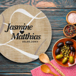 Rustikale, Vintage Mongram Burlap Wedding Schneidebrett<br><div class="desc">Fügen Sie eine Touch Vintagen Charmes zu ihrem besonderen Tag mit diesem Gedenk rustikalen Coppingboard, das weiß serf und skripttering auf einem (simulierten) gefärbten und verblassten Burlap / Leinwand / raues Leinen / Kraftpapier Textur Hintergrund. Passen Sie Ihre E-Mail-Adresse mit den Namen der Neuvermählten, einem Initial- oder Monogramm für den...</div>