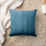 Rustikale Waldbäume im Nebel mit Monogramm Kissen<br><div class="desc">Rustikale Waldbäume im nebeligen mit Monogramm Kissen. Sie können Ihren eigenen Namen hinzufügen, um Ihre persönlichen Wünsche zu erfüllen.</div>