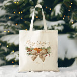 Rustikale Weihnachtsgeschenke Kiefern Coquette Bog Tragetasche<br><div class="desc">Rustikale Weihnachtskiefern Beeren personalisierter Name Totbeutel Weihnachtsgeschenke für ihre Weihnachtsgeschenke Ideen ,  Aquarellkiefern rote Beeren beugen trockenen Zitrusfrüchte einfachen Weihnachtskröten Taschen,  Coquette Bogen Totbeutel</div>