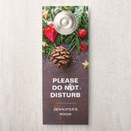 Rustikale Weihnachtstische mit Kiefern und Schnee  Türanhänger