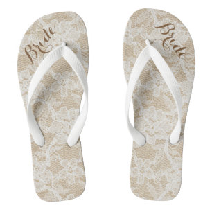 Rustikale weiße Spitze auf braunem Hintergrund, Br Flip Flops