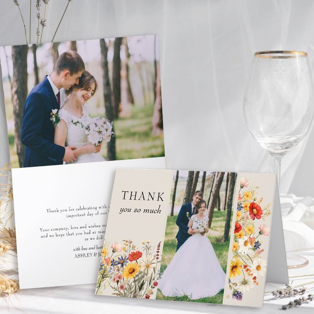 Rustikale Wildblume 2 Foto Vibranly Floral Wedding Dankeskarte (Wedding Photo thank you card from Rustic Wildflower Wedding Collection by Darling & May)