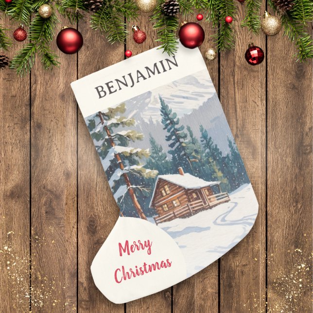 Rustikale Winterschnee Landhaus Frohe Weihnachten Kleiner Weihnachtsstrumpf (A Christmas stocking with picture of country cabin in snow, Merry Christmas greeting and custom name)