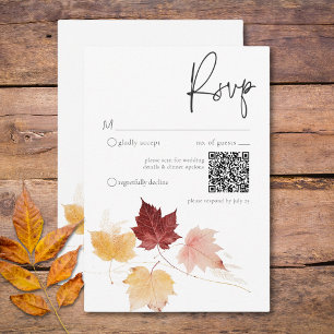 Rustikale, zarte Burgunder Rust Herbstlaub QR Code RSVP Karte