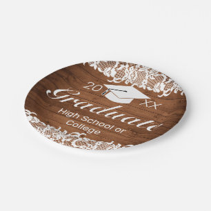 Rustikaler Abschluss aus Holz und Weißspitzen Pappteller