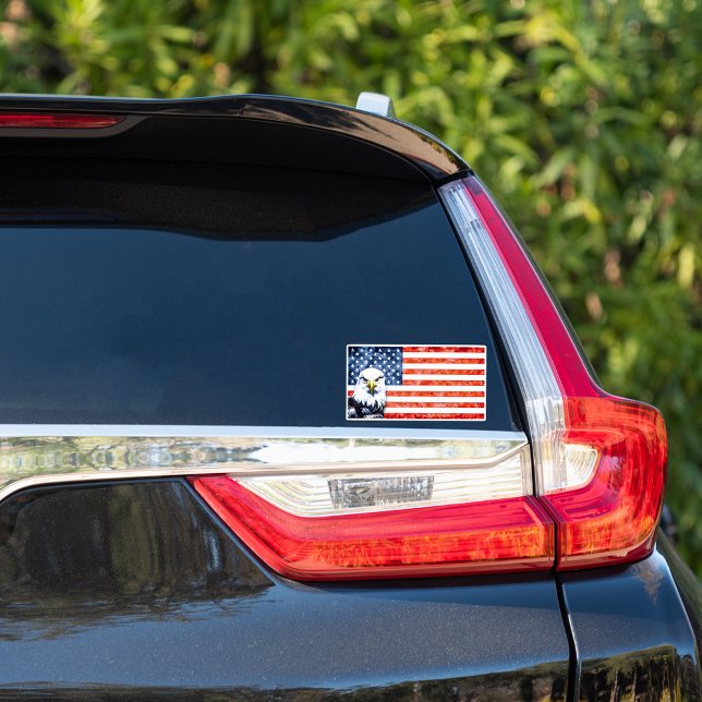 Rustikaler Adler auf amerikanischer Flagge Aufkleber (Von Creator hochgeladen)