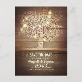 Rustikaler Baum und Lichterfolge Save the Date Ankündigungspostkarte