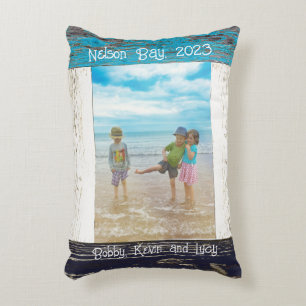 Rustikaler Blau-Weiß-Strand-Holz-Text-Fotorahmen Dekokissen