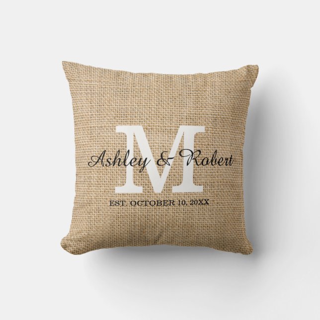 Rustikaler Burlap White Monogram Wedding Keepake Kissen (Vorderseite)