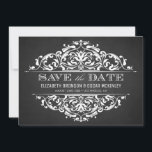 Rustikaler Chalkboard Vintager Blüh Frame Save The Date<br><div class="desc">Mit dieser rustikalen und eleganten Ankündigung Datum freihalten-Karte verkünden Sie unser Hochzeitstag. Es verfügt über einen weißen blüh-Rahmen mit Mix-Typografie. Dieser klassische Ankündigung Datum freihalten ist perfekt für jedes Hochzeitsthema und jede Hochzeitszeit. Personalisieren Sie diese durch Hinzufügen von Namen, Datum, Ort und anderen Details. Sie können die Kartenrückseite noch weiter...</div>