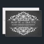 Rustikaler Chalkboard Vintager Blüh Frame Save The Date<br><div class="desc">Mit dieser rustikalen und eleganten Ankündigung Datum freihalten-Karte verkünden Sie unser Hochzeitstag. Es verfügt über einen weißen blüh-Rahmen mit Mix-Typografie. Dieser klassische Ankündigung Datum freihalten ist perfekt für jedes Hochzeitsthema und jede Hochzeitszeit. Personalisieren Sie diese durch Hinzufügen von Namen, Datum, Ort und anderen Details. Sie können die Kartenrückseite noch weiter...</div>