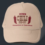 Rustikaler Chili-Koch weg vom Wettbewerb Truckerkappe<br><div class="desc">Es ist der jährliche Chili Koch-Weg und dieses ist für Ihr Team perfekt. Fertigen Sie den Text besonders an,  um das Jahr zu addieren und Ihr Teamname (oder Wettbewerb Name oder Chili-Champion!) dieser Entwurf ist auf vielen anderen Produkten,  die für das jährliche Ereignis perfekt sind!</div>