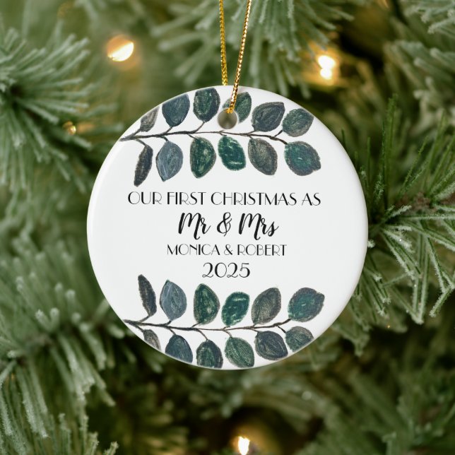 Rustikaler Eukalyptus Keepake Erste Weihnachten Keramik Ornament (Baum)