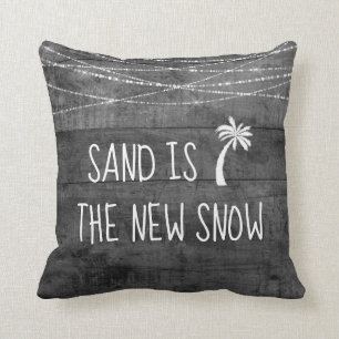 Rustikaler grauer tropischer Sand ist ein neuer Sc Kissen