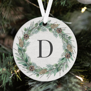 Rustikaler Grünkränze-Weihnachtsmonogramm-Buchstab Ornament Aus Metall