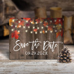 Rustikaler Herbst verlässt Hochzeit im Herbst Save Ankündigungspostkarte<br><div class="desc">Der rustikale Herbst hinterlässt die Hochzeit im Herbst von Stallholz und speichert die Ankündigungen des Datums.</div>