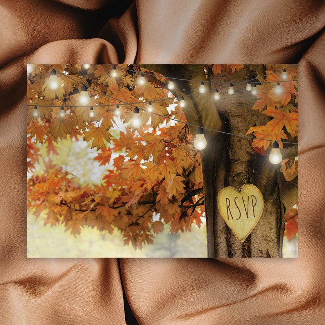 Rustikaler Herbstbaum Twinkle Light Wedding RSVP Einladungspostkarte (Von Creator hochgeladen)