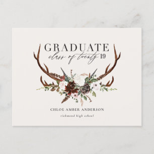 Rustikaler Hirsch und graduierte mit BlumenParty Ankündigungspostkarte