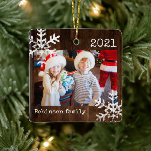 Rustikaler Holz-Familienfoto-Weihnachten Keramikornament