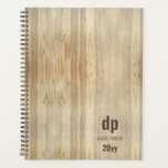 Rustikaler Holzkornplaner, Mit Monogramm Planer<br><div class="desc">Rustikales Holz aussehen mit Monogramm Planer - unzählig und einsatzbereit zu jeder Jahreszeit (d.h. neues Jahr, Geschäftsjahr, akademisches Jahr, neues Unternehmen oder Projekt etc.). Dieses einfache, moderne personalisierte Design hat einen holzgetreideartigen Hintergrund mit brauner Typografie und die Vorlage ist bereit für Sie mit Ihren Initialen, Namen und das Jahr anzupassen....</div>