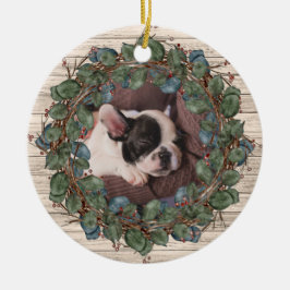 Rustikaler Kranz auf Foto von Holzhunden Keramik Ornament