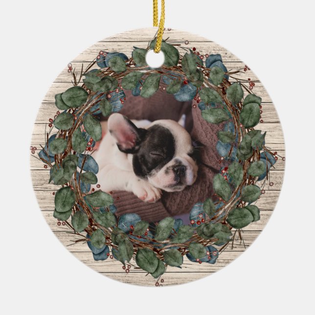 Rustikaler Kranz auf Foto von Holzhunden Keramik Ornament (Vorne)