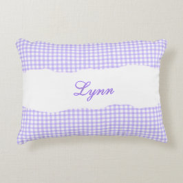 Rustikaler lila Gingham mit personalisiertem Namen Dekokissen