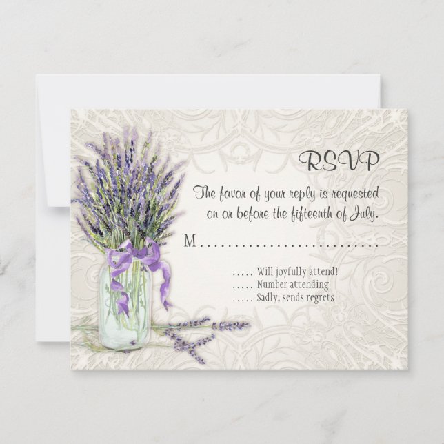 Rustikaler Mason Jar Lace in Lavender Floral RSVP Karte (Vorderseite)