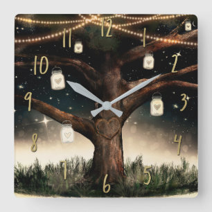 Rustikaler Nachtblick auf einen Baum mit Lichtern  Quadratische Wanduhr
