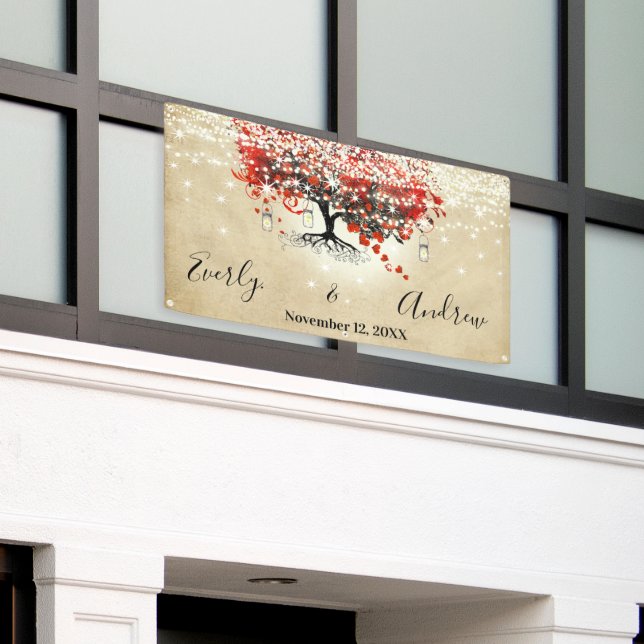 Rustikaler Roter Herzleaf Tree auf der Schwarzen H Banner (Äußeres Gebäude)