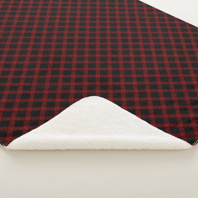 Rustikaler roter und schwarzer Tartan mit geprägte Sherpadecke (3/4)