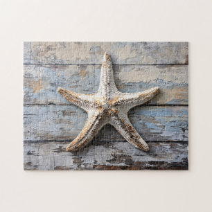 Rustikaler Starfish auf gewittertem Holz