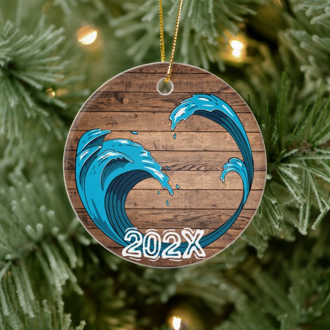 Rustikaler Titel Wave Current - Custom Year Name Keramik Ornament (Baum)