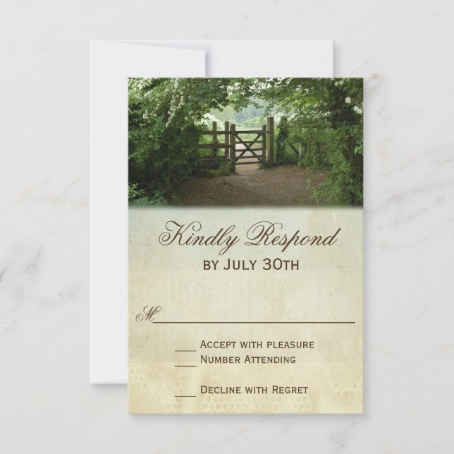 Rustikaler Tor Naturlehrpfad Hochzeit RSVP Karte (Vorderseite)