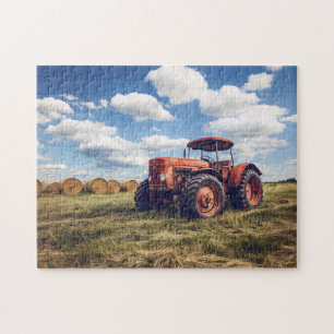 Rustikaler Traktor mit Hay Bales