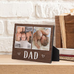 Rustikaler Vater mit zwei Fotos Fotoplatte<br><div class="desc">Das zauberhafte Holzschild für den Vatertag,  Geburtstage oder neue Väter zeigt zwei Fotos nebeneinander auf einem rustikalen Hintergrund mit "Vater" darunter.</div>