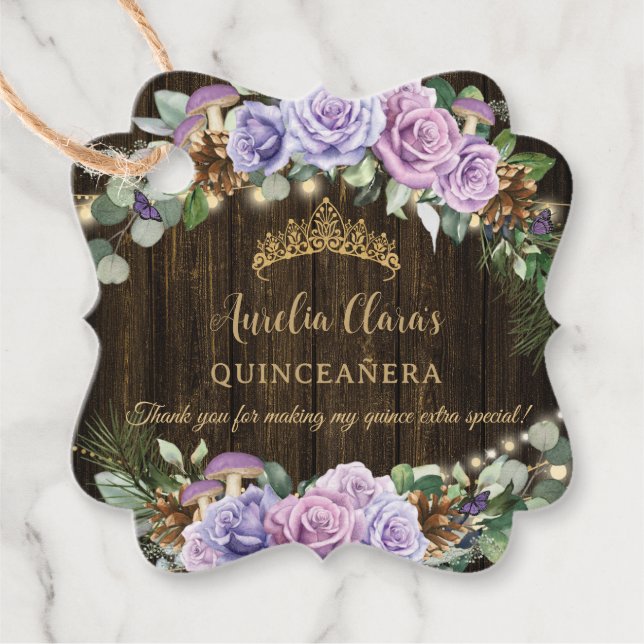 Rustikaler verzauberter Wald Lila Blüte Quinceañer Geschenkanhänger (Vorderseite)