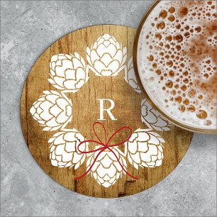 Rustikaler Weihnachtshops Bierwreath Monogram-Unte Runder Pappuntersetzer