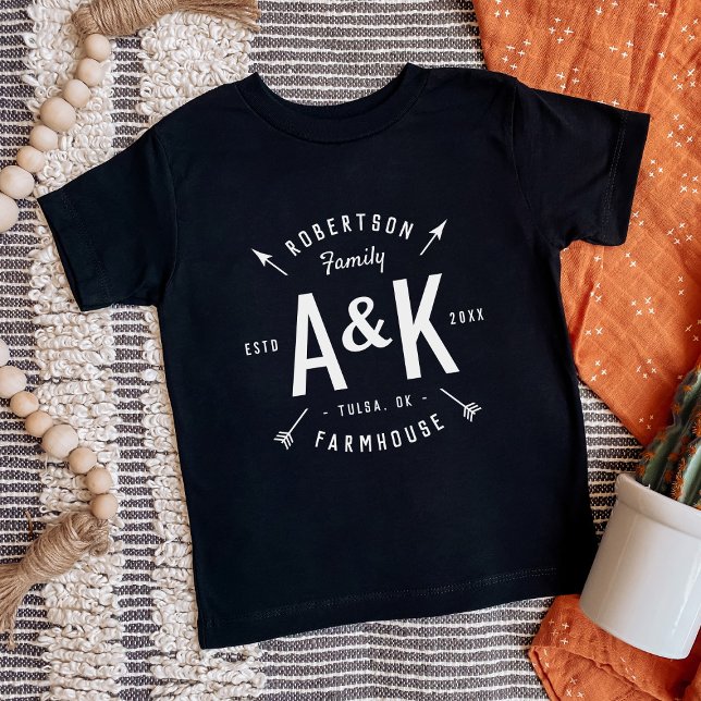 Rustikales Arrow-Monogram-Bauernhaus T-Shirt (Von Creator hochgeladen)