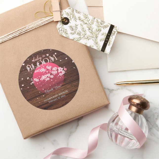 Rustikales Baby in Bloom Sakura Cherry Blossom Runder Aufkleber (Schenken)