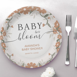 Rustikales Baby in der Blütendusche Pappteller