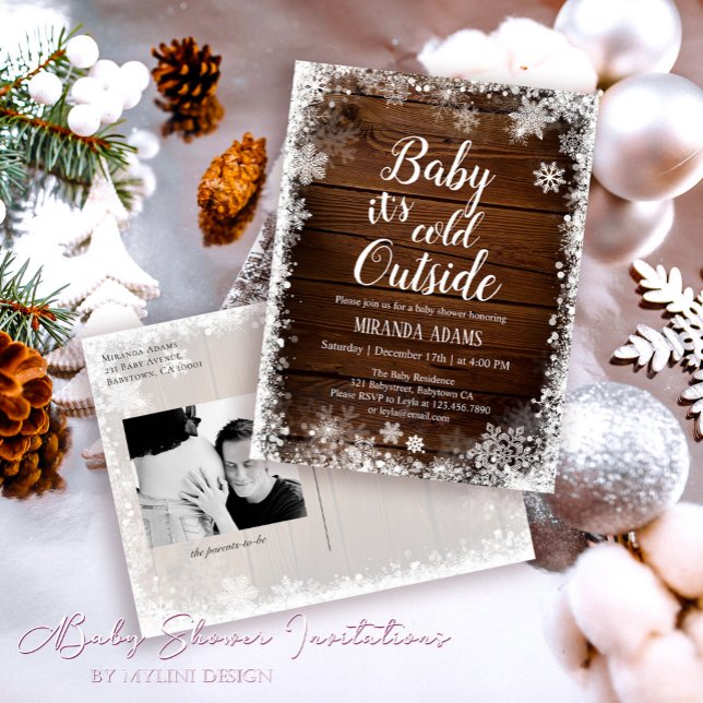 Rustikales Baby ist kalt draußen im Winter Baby Du Einladungspostkarte (Von Creator hochgeladen)
