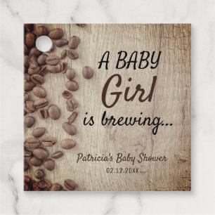 Rustikales Baby-Mädchen ist das Brechen der Kaffee Geschenkanhänger