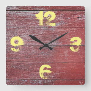 Rustikales Barnyard rotes gestrichenes Holz. Quadratische Wanduhr