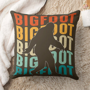 Rustikales Bigfoot-Sasquatch-Grafik Braun Kissen