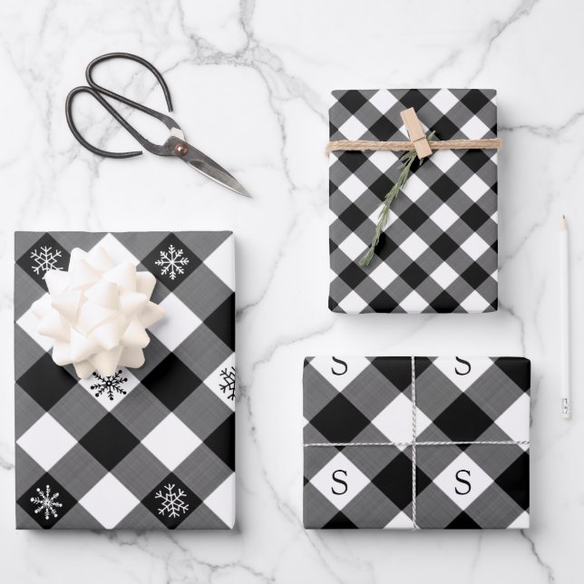 Rustikales Black Buffalo Kariert Snowflake Monogra Geschenkpapier Set (Vorderseite)