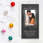 Rustikales Black Chalkboard Frohe Weihnachts-Foto Feiertagskarte<br><div class="desc">Senden Sie Ihre Weihnachtswünsche mit einer skurrilen und schicken Urlaubsfotokarte. Eine festliche,  von Hand gezeichnet,  weiße Kreide mit Sternen und Schneeflocken umrahmt Ihr vertikales Foto.  Enthält einen schwarzen Brettstil.</div>