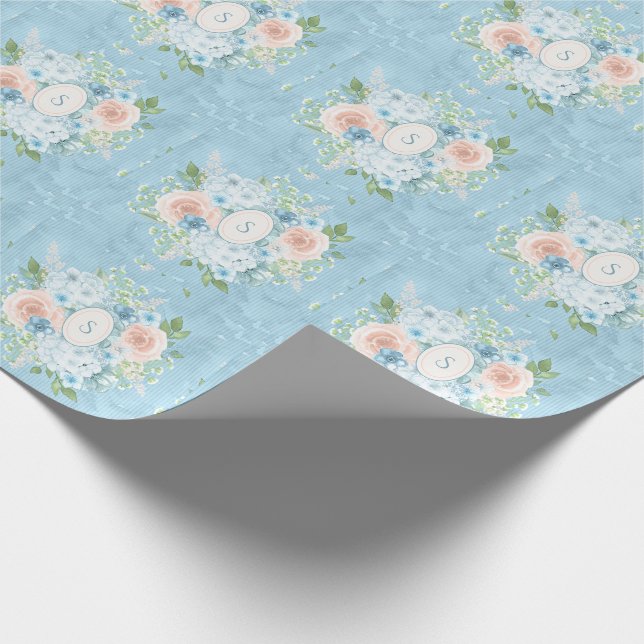 Rustikales Blau Rosa Monogramm Floral Shabby Chic  Geschenkpapier (Ecke)